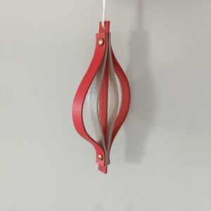 Suspension de noël sapin en cuir rouge et beige brillant
